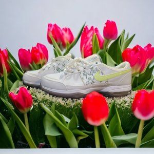 NIKE Air Men's Performance Golf Cleats Size 9W Traction At Contact Soft Phylon